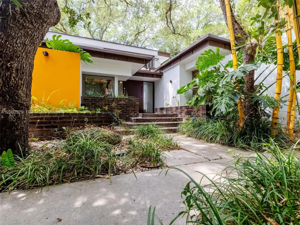 2250 NE 201st St #0 Miami, FL 33180