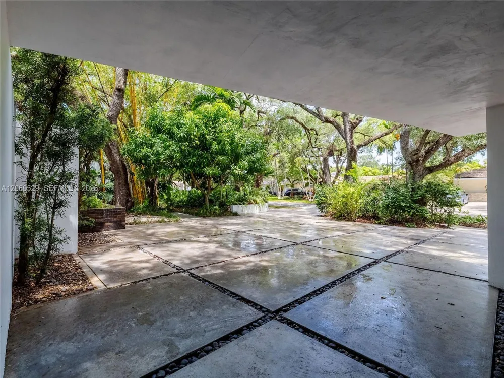 2250 NE 201st St #0 Miami, FL 33180