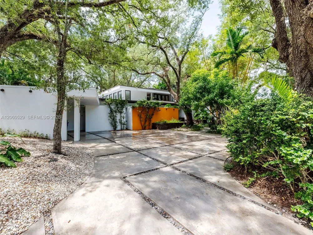 2250 NE 201st St #0 Miami, FL 33180