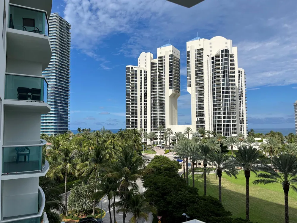 19370 COLLINS AVENUE #623 Sunny Isles Beach, FL 33160