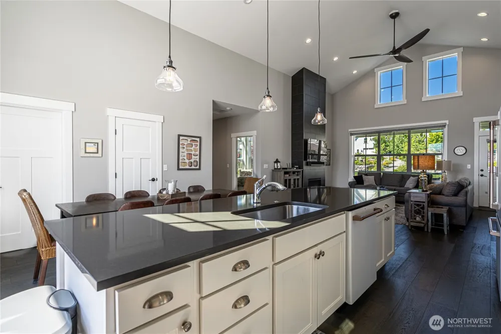 250 Bobcat Lane Chelan, WA 98816
