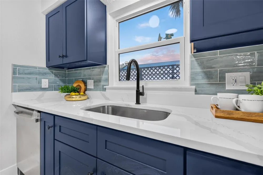 1190 RUE DES CHATEAUX #1A St Petersburg, FL 33707