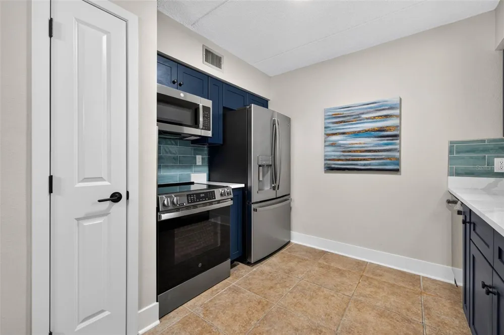 1190 RUE DES CHATEAUX #1A St Petersburg, FL 33707