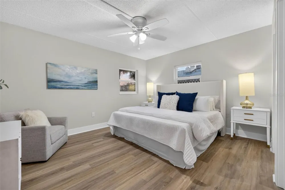 1190 RUE DES CHATEAUX #1A St Petersburg, FL 33707