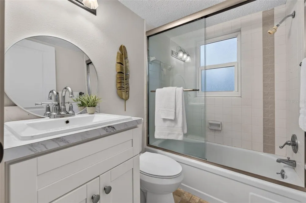 1190 RUE DES CHATEAUX #1A St Petersburg, FL 33707