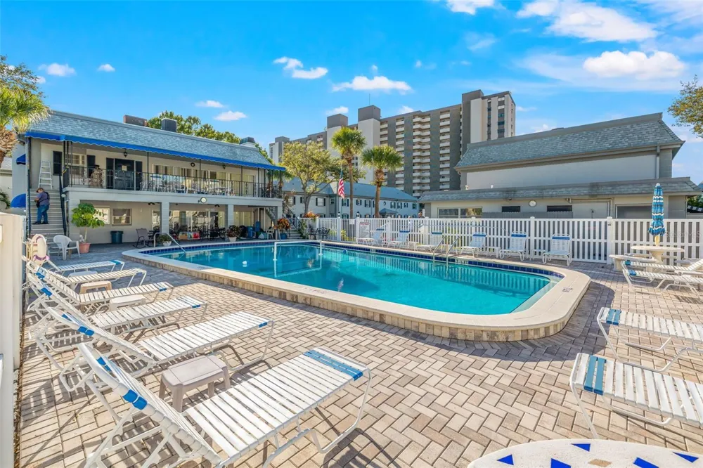 1190 RUE DES CHATEAUX #1A St Petersburg, FL 33707