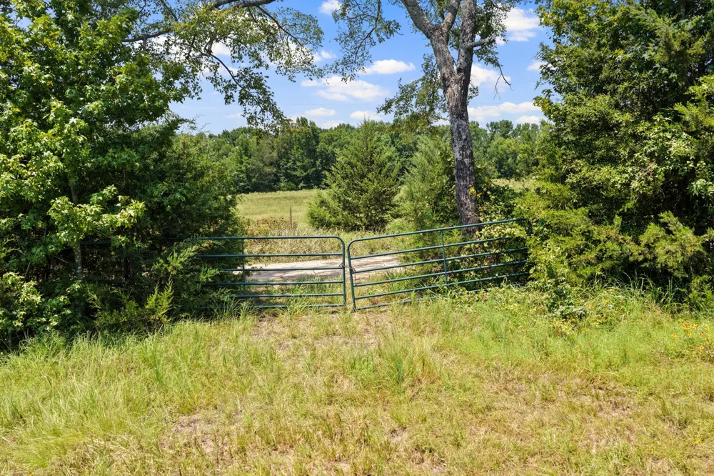 CR 4309 De Kalb, TX 75559