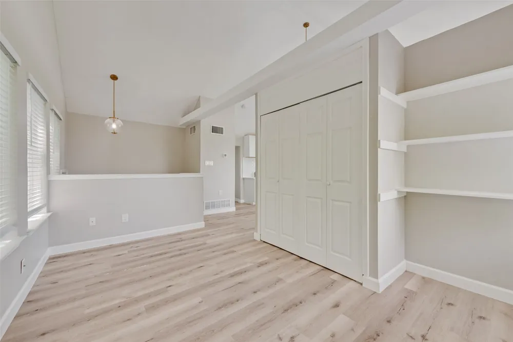 1803 Old Oak Arlington, TX 76012