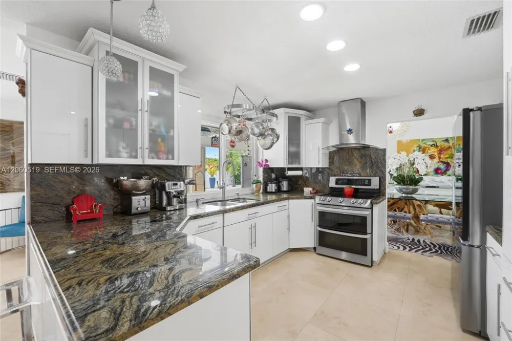 323 NW 136th Pl Miami, FL 33182