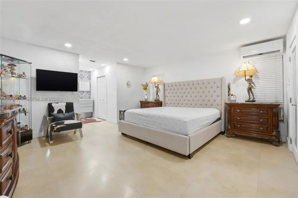 323 NW 136th Pl Miami, FL 33182