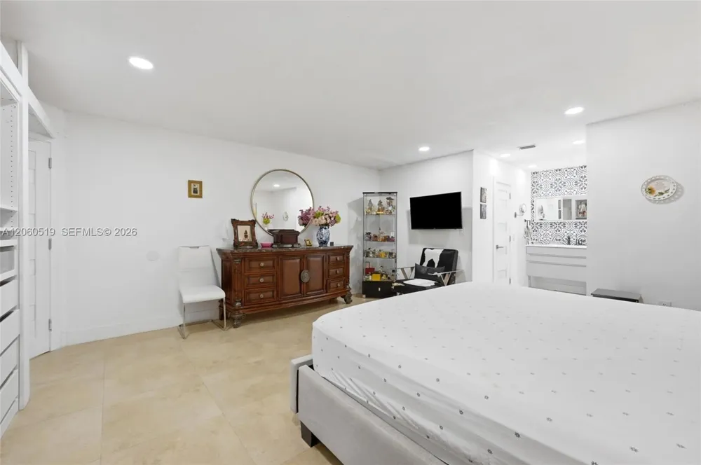 323 NW 136th Pl Miami, FL 33182