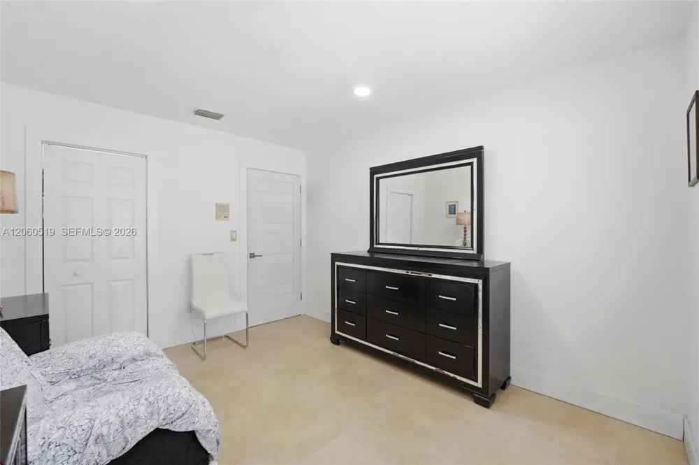323 NW 136th Pl Miami, FL 33182
