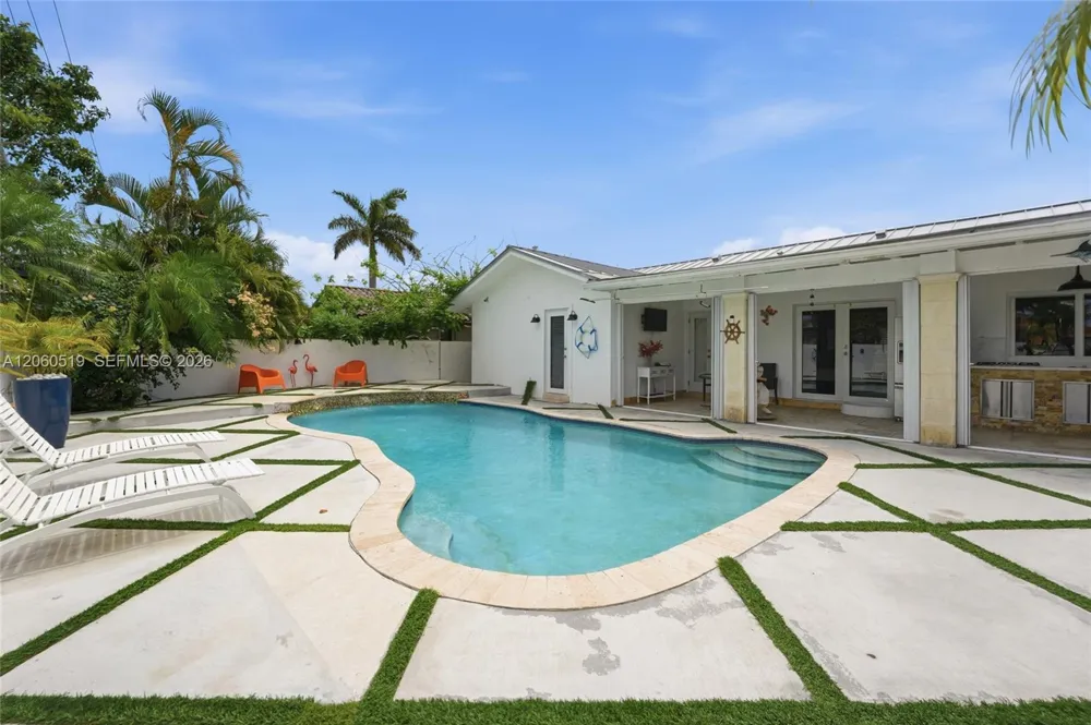 323 NW 136th Pl Miami, FL 33182