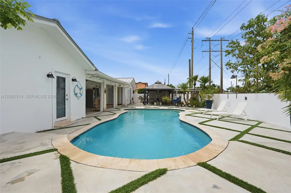 323 NW 136th Pl Miami, FL 33182