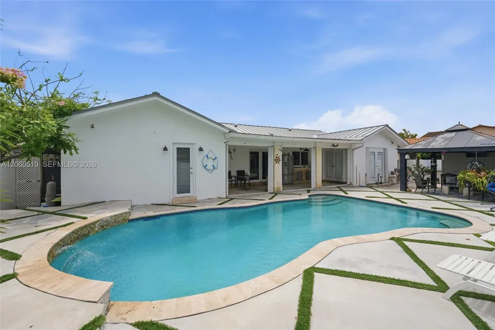 323 NW 136th Pl Miami, FL 33182