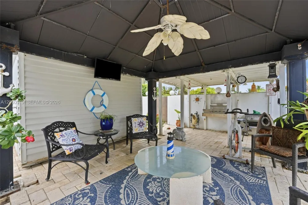 323 NW 136th Pl Miami, FL 33182