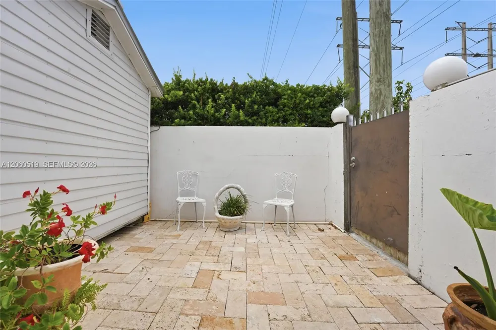 323 NW 136th Pl Miami, FL 33182