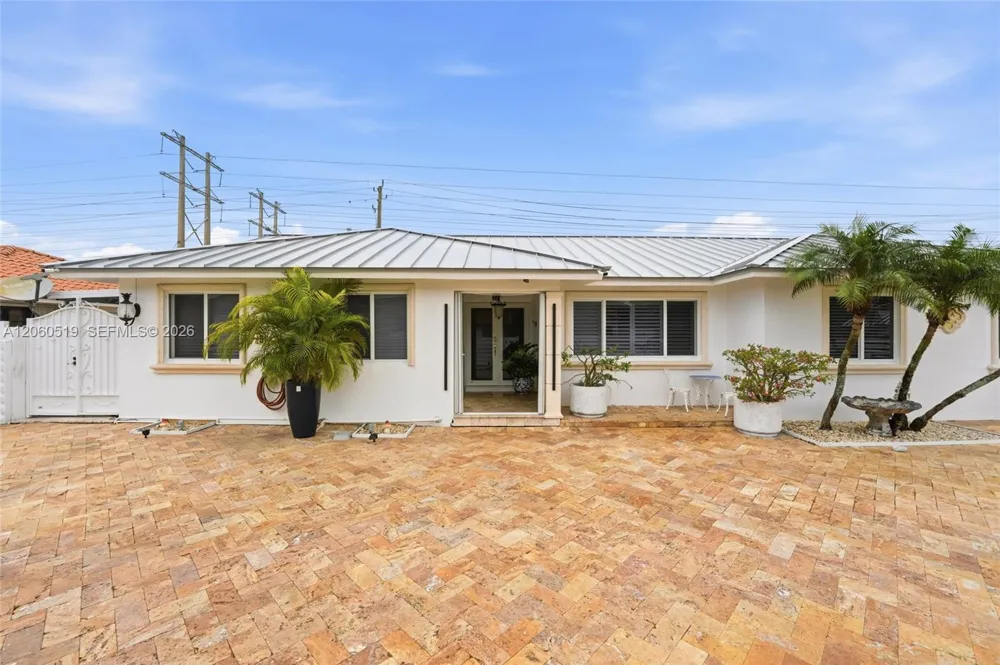 323 NW 136th Pl Miami, FL 33182