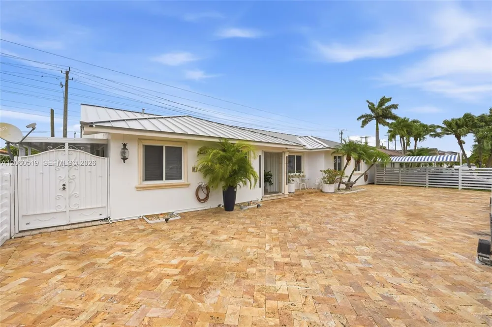323 NW 136th Pl Miami, FL 33182