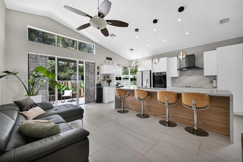 15982 NW 12th Ct Pembroke Pines, FL 33028