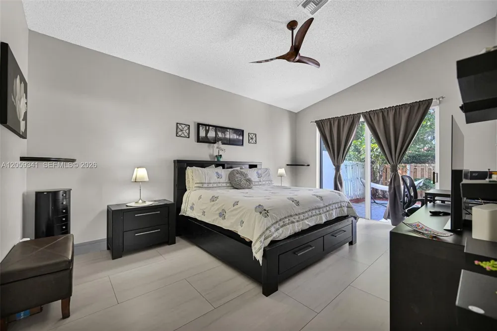 15982 NW 12th Ct Pembroke Pines, FL 33028