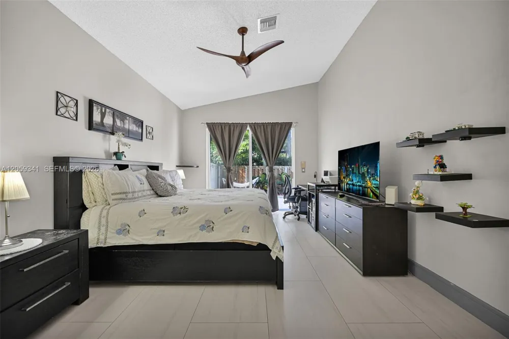 15982 NW 12th Ct Pembroke Pines, FL 33028