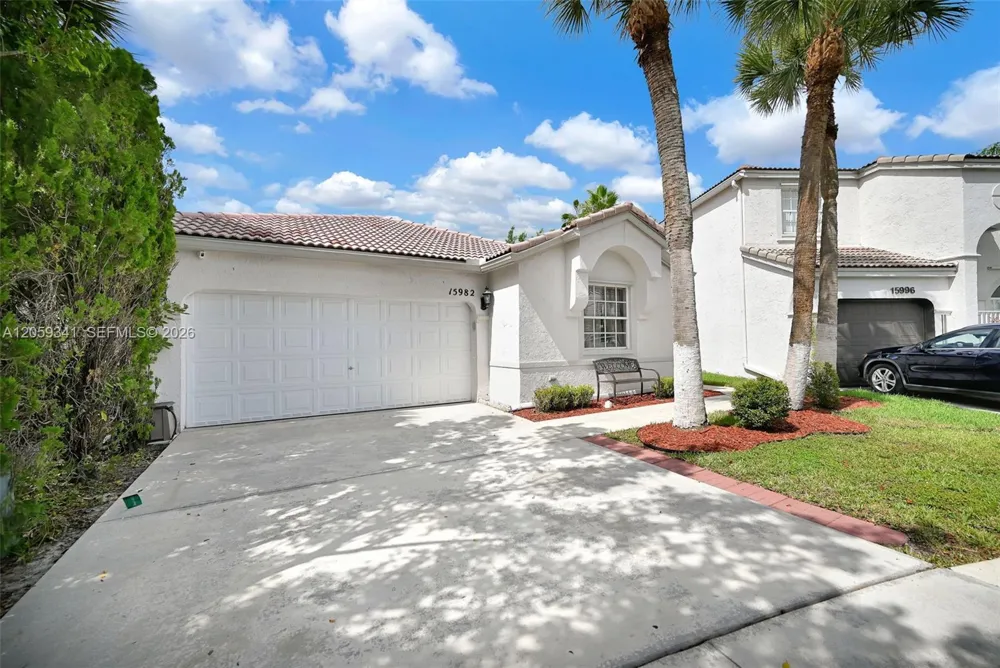 15982 NW 12th Ct Pembroke Pines, FL 33028