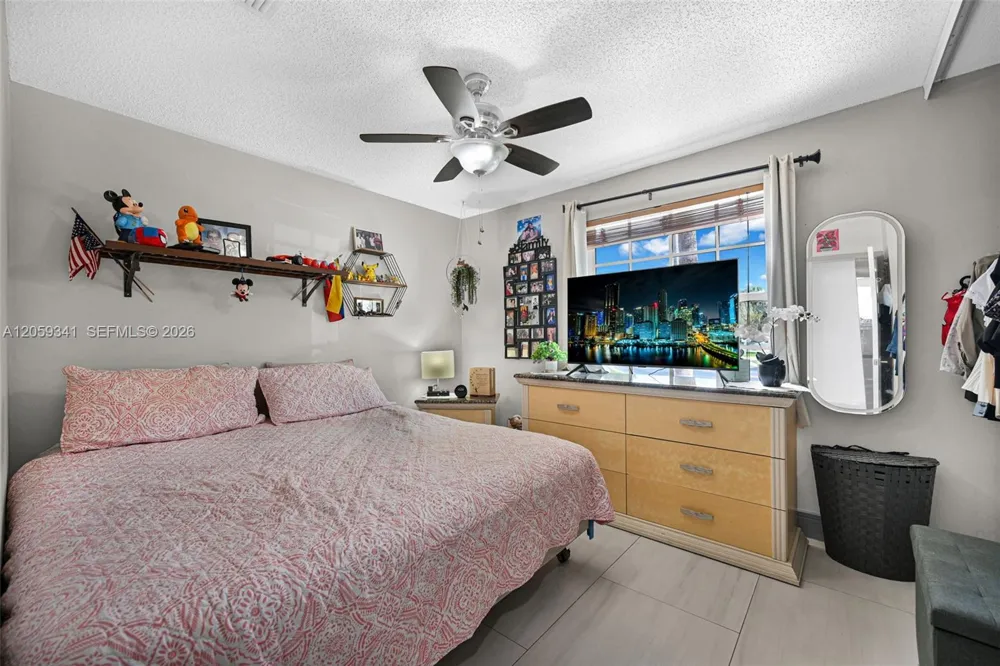 15982 NW 12th Ct Pembroke Pines, FL 33028
