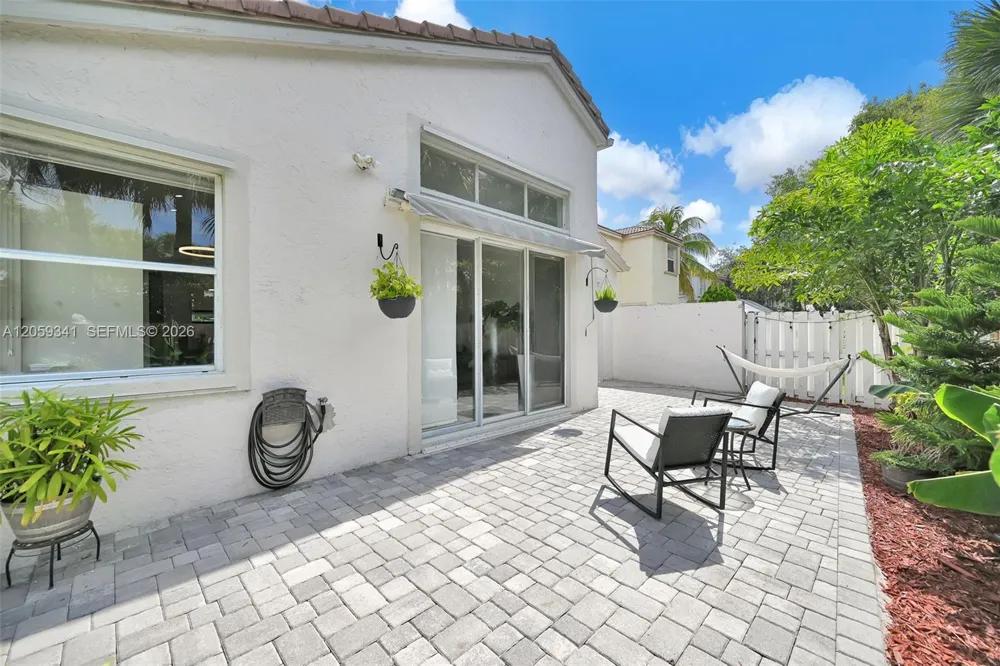 15982 NW 12th Ct Pembroke Pines, FL 33028