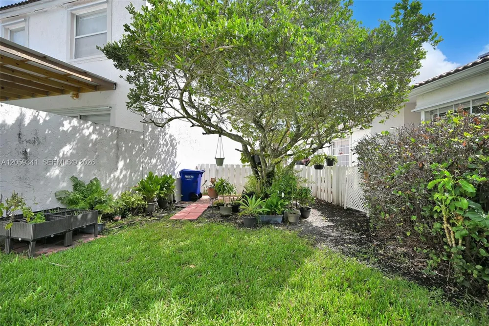 15982 NW 12th Ct Pembroke Pines, FL 33028