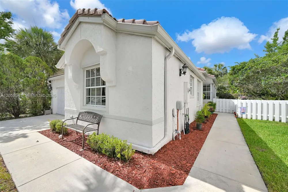 15982 NW 12th Ct Pembroke Pines, FL 33028