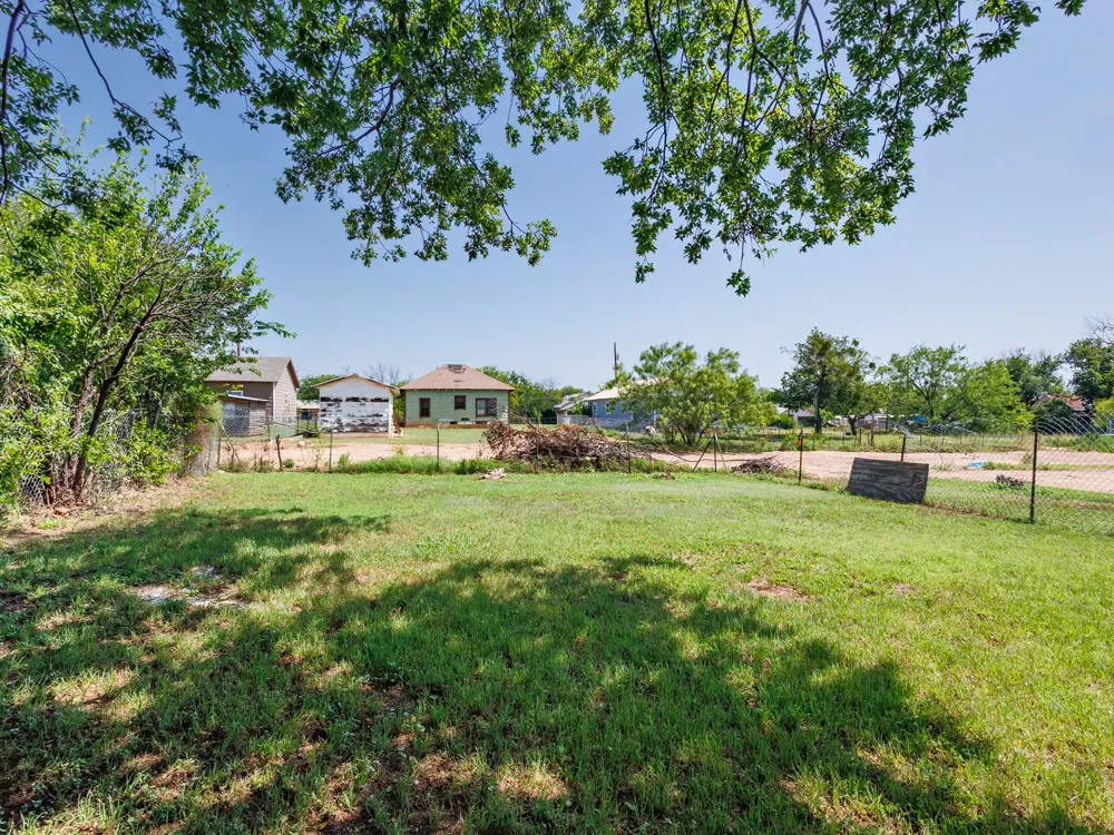 904 W 1st Street Coleman, TX 76834