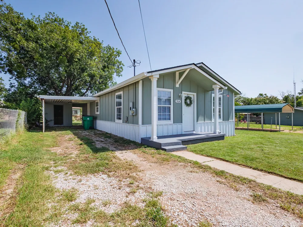 904 W 1st Street Coleman, TX 76834