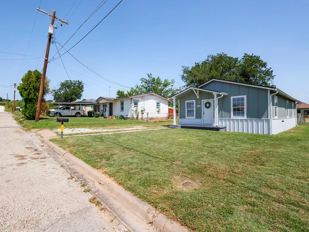 904 W 1st Street Coleman, TX 76834