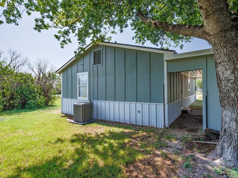 904 W 1st Street Coleman, TX 76834