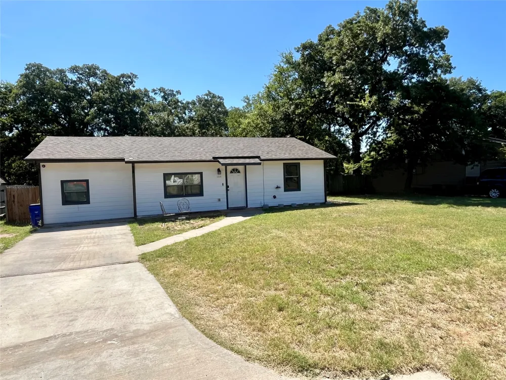 104 Lynn Drive Azle, TX 76020