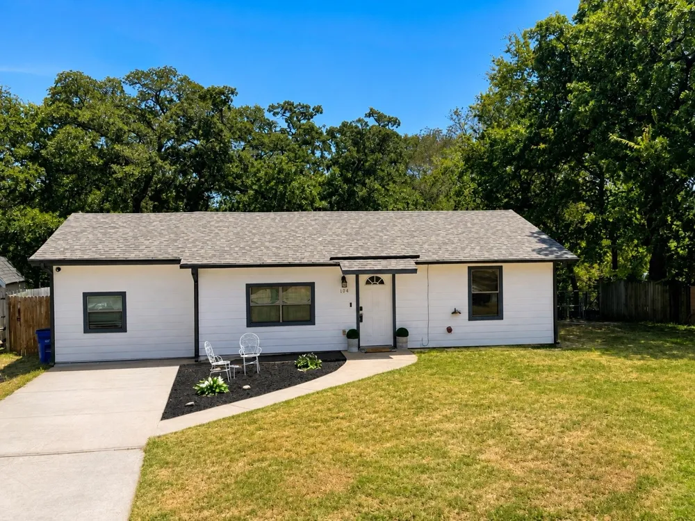 104 Lynn Drive Azle, TX 76020