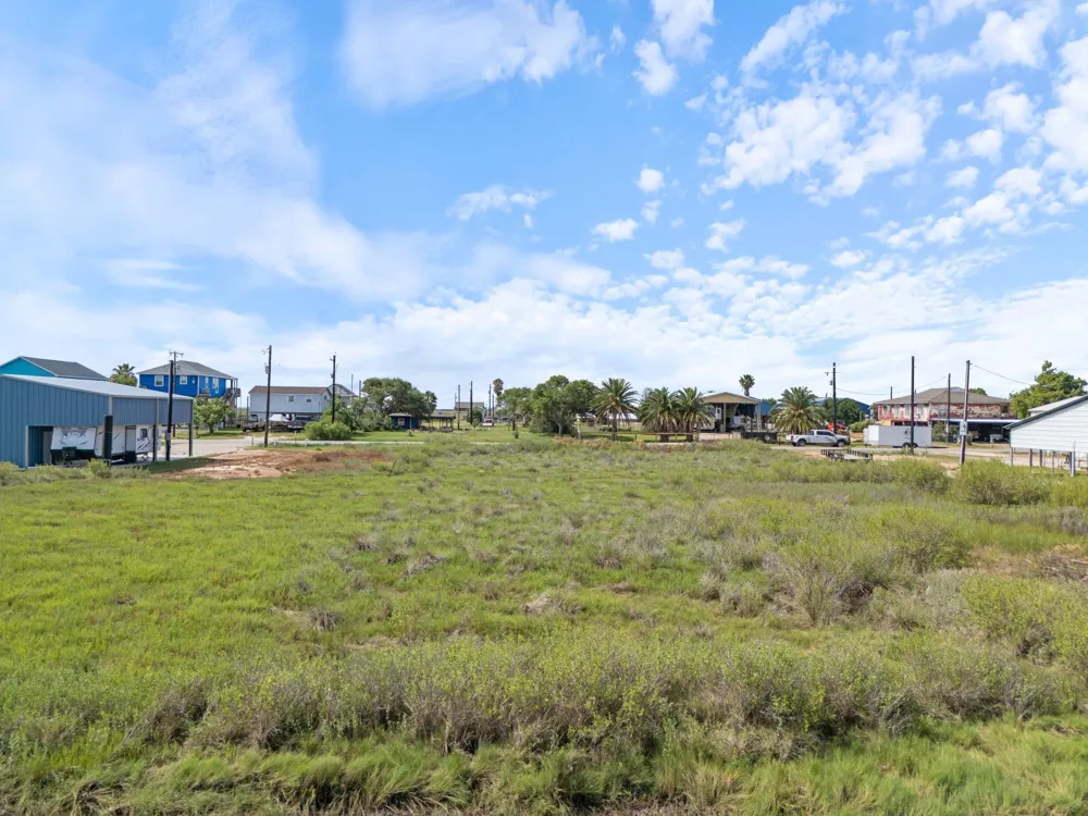 5833 Pelican Street Sargent, TX 77414
