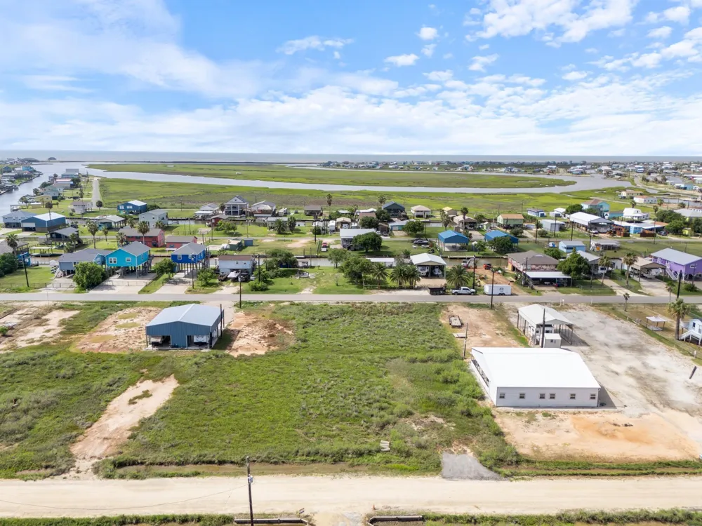 5833 Pelican Street Sargent, TX 77414