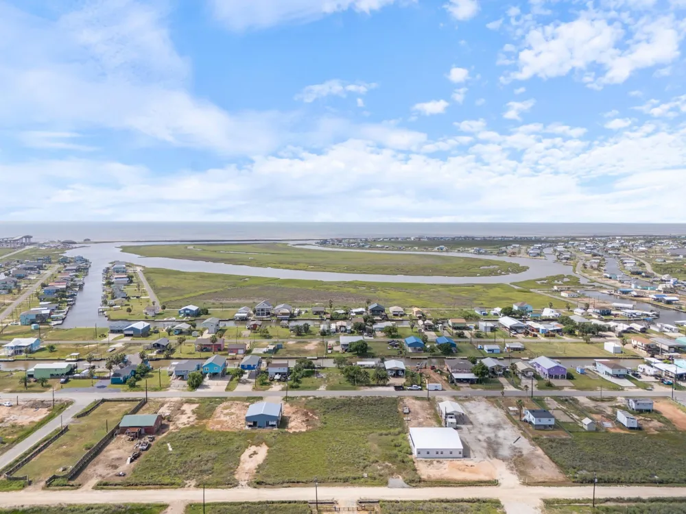 5833 Pelican Street Sargent, TX 77414