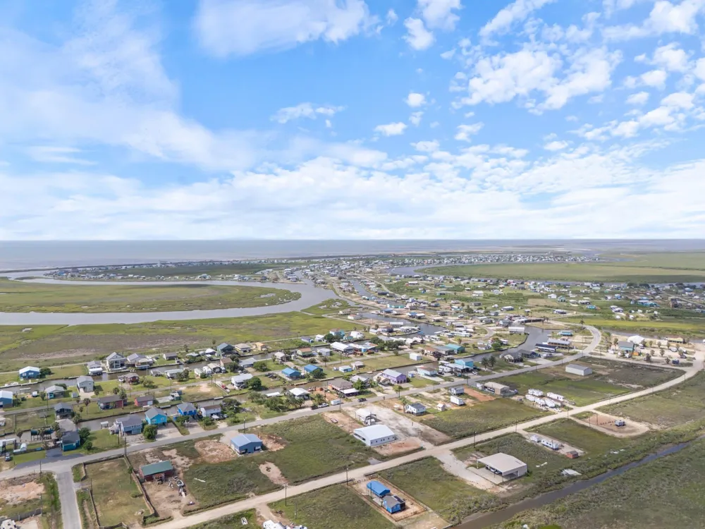 5833 Pelican Street Sargent, TX 77414