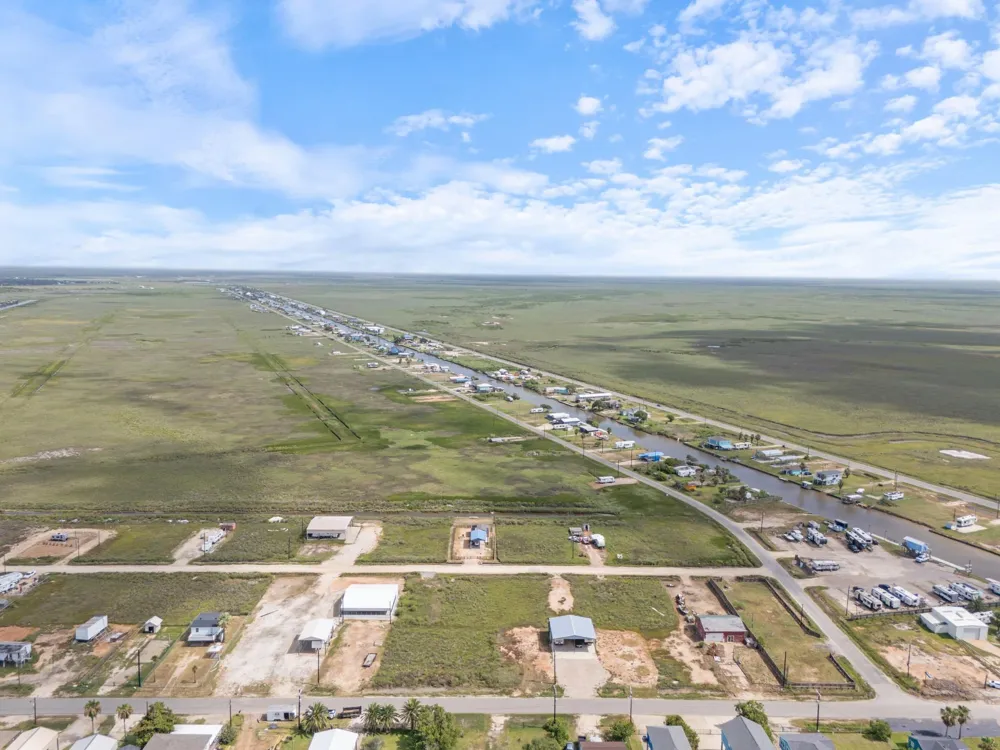 5833 Pelican Street Sargent, TX 77414