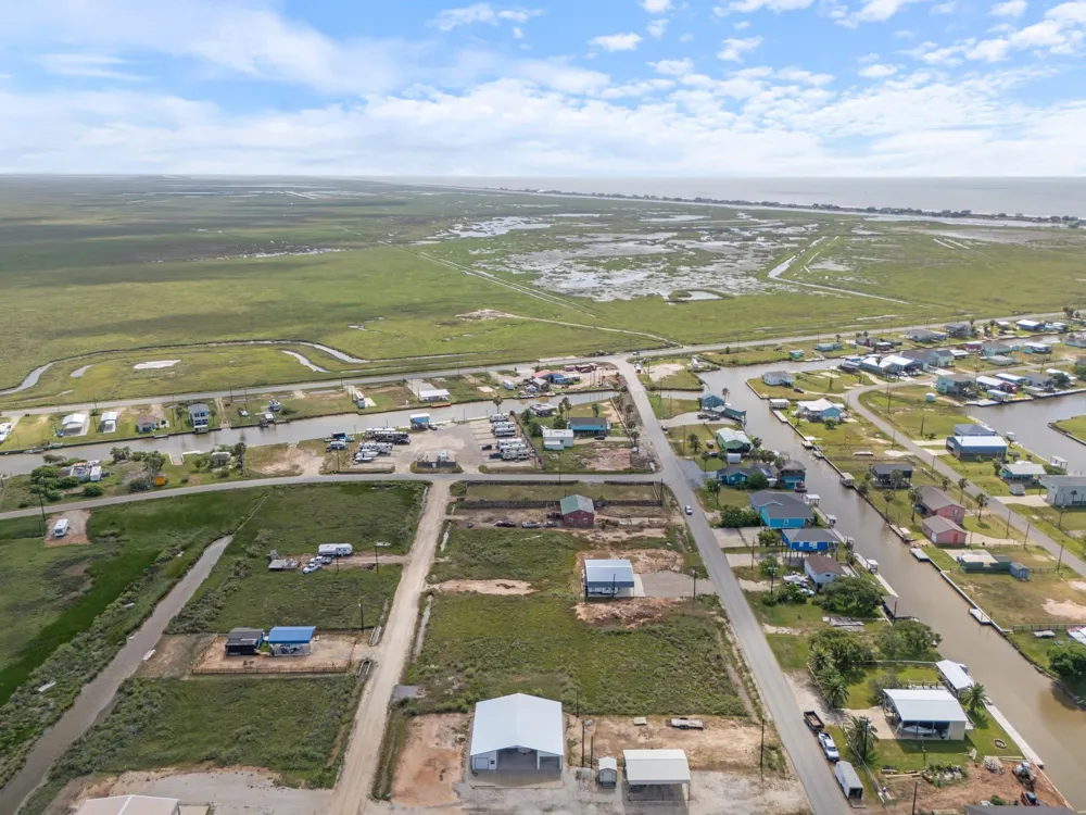 5833 Pelican Street Sargent, TX 77414