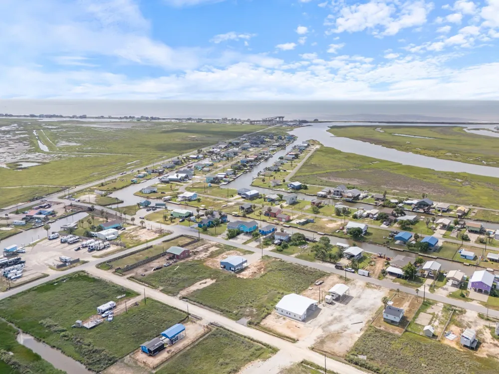 5833 Pelican Street Sargent, TX 77414