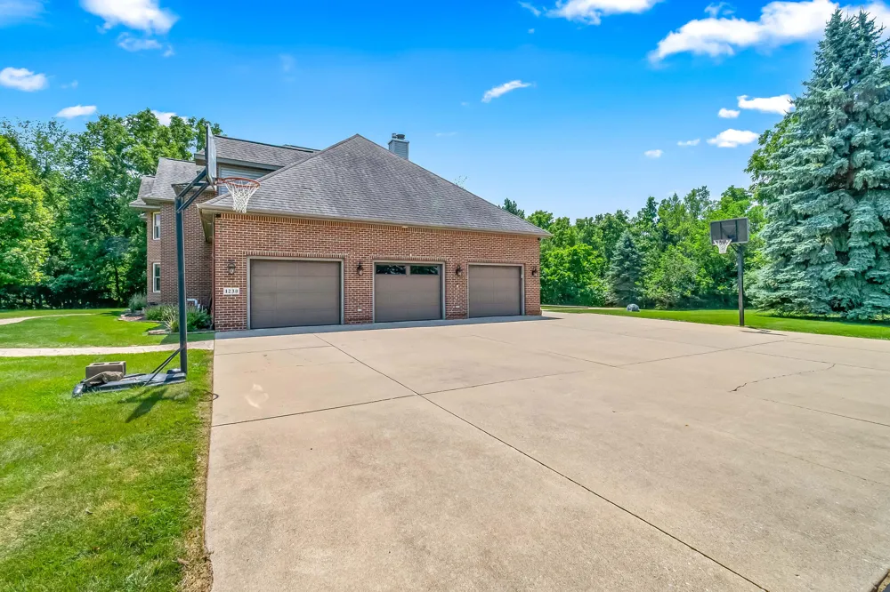1230 Meadow Lane Hillsdale, MI 49242
