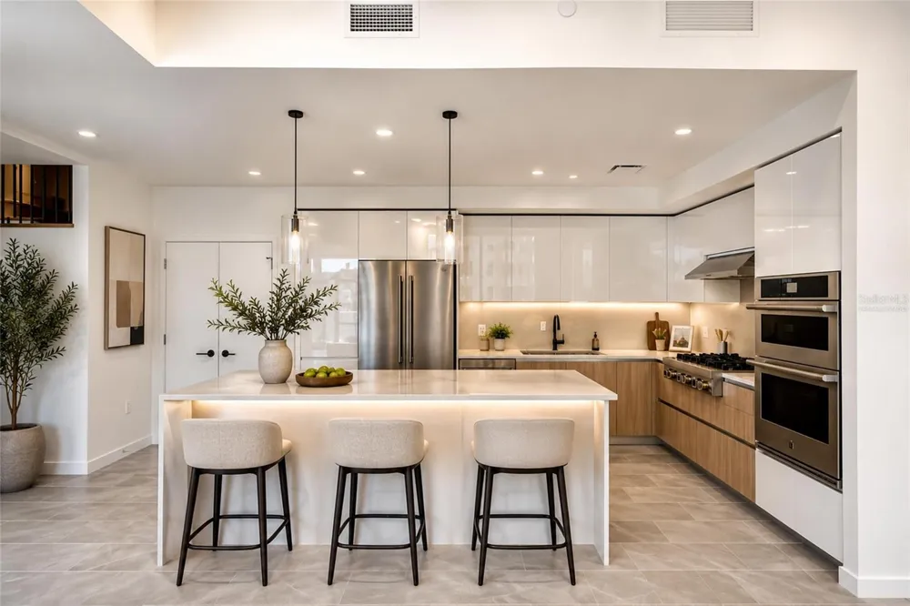 400 CENTRAL AVENUE #407 St Petersburg, FL 33701