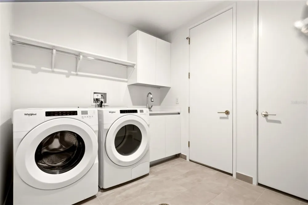 400 CENTRAL AVENUE #407 St Petersburg, FL 33701