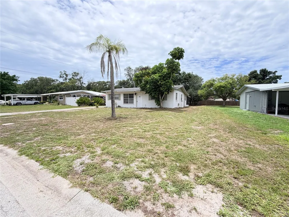 3842 HAWKEYE CIRCLE Sarasota, FL 34232