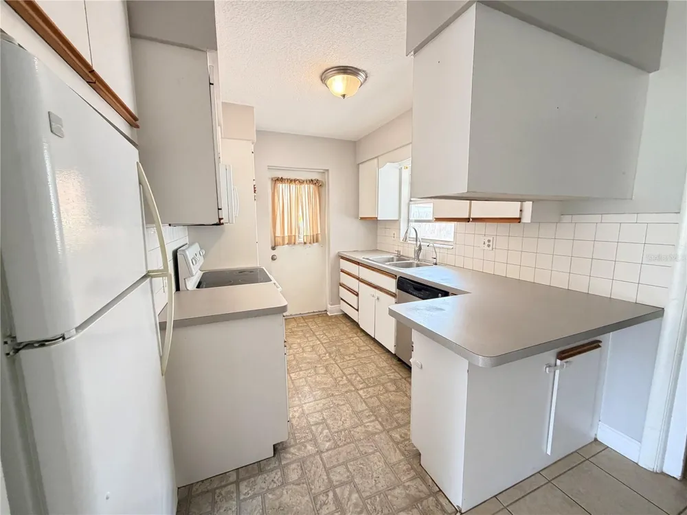 3842 HAWKEYE CIRCLE Sarasota, FL 34232