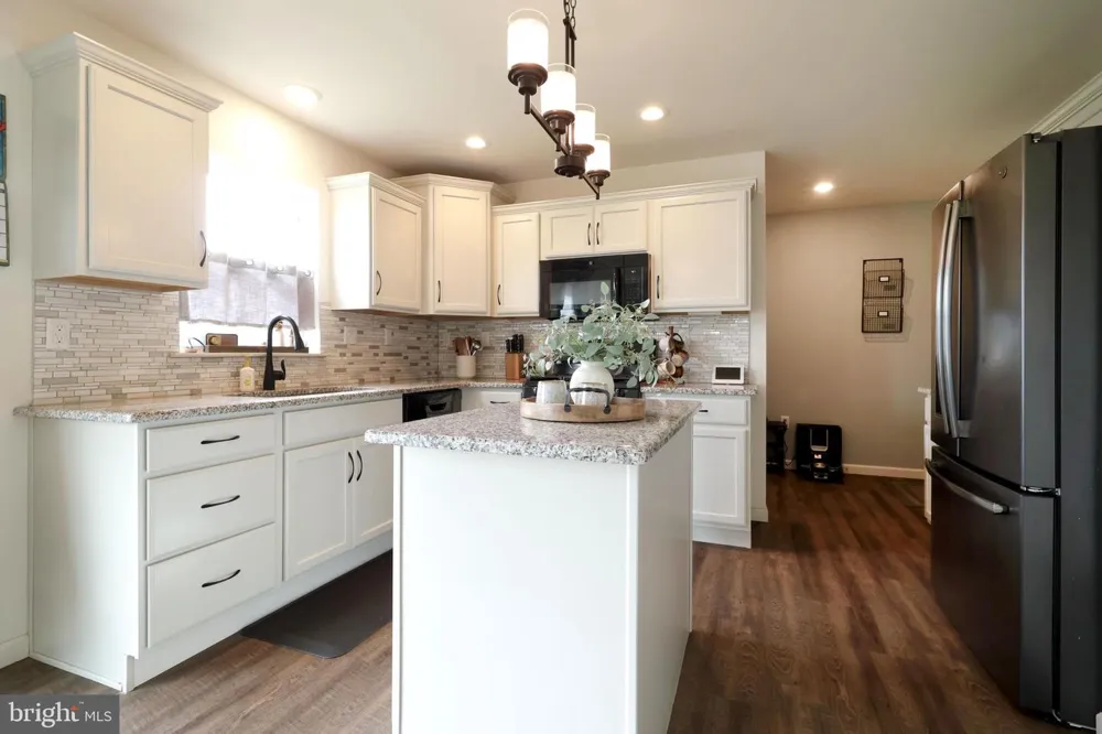 301 AMBERLEIGH LANE Bellefonte, PA 16823